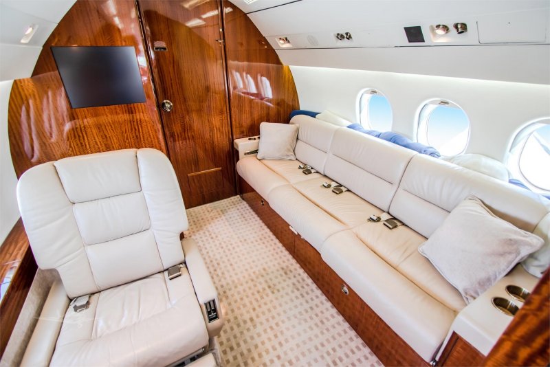 Самолет Dassault Falcon 900