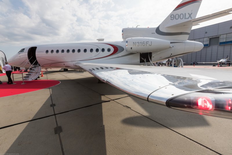 Самолет Falcon 900