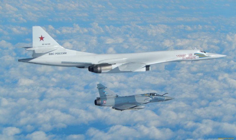 Белый лебедь бомбардировщик ту-160