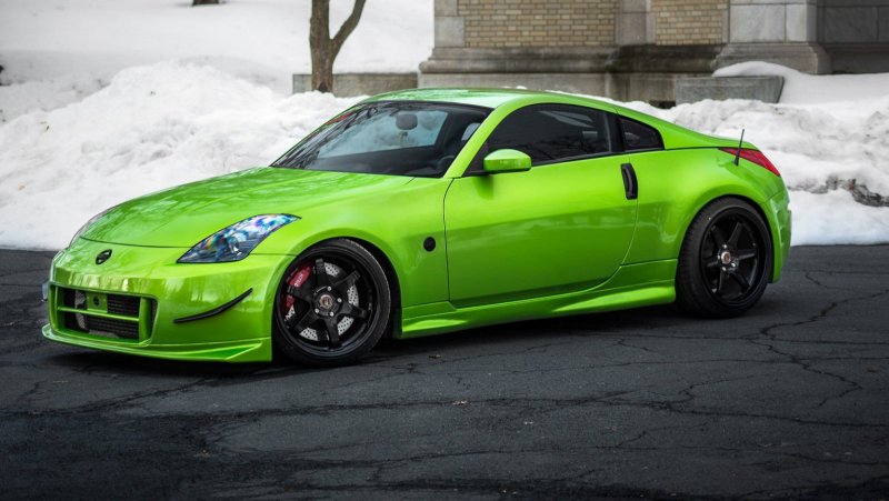 Nissan 350z зеленый