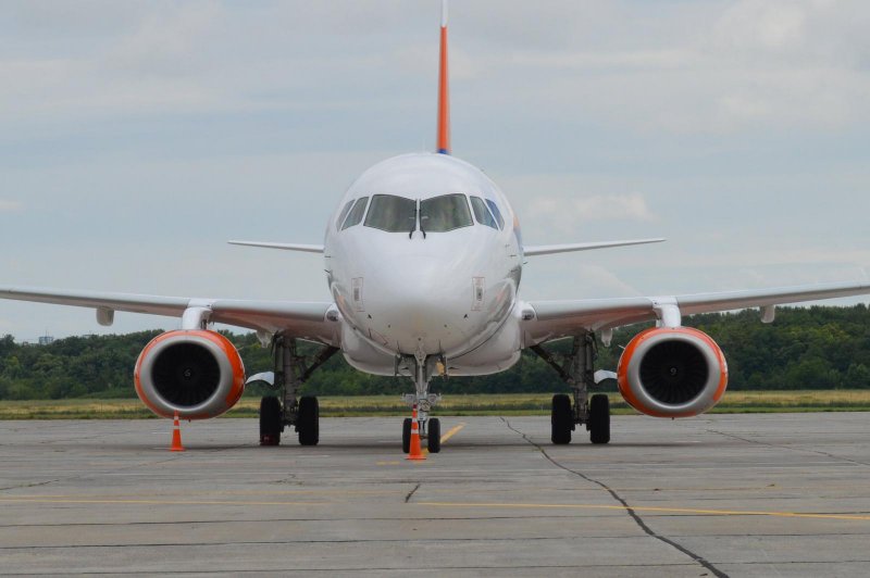 Самолёт Брянск Санкт-Петербург Азимут