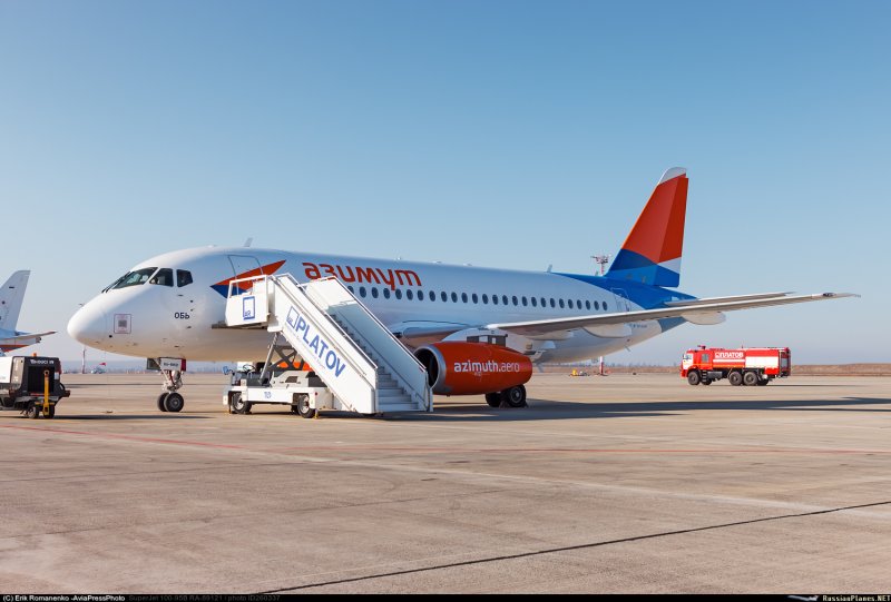 Самолёт SSJ-100 авиакомпании Азимут