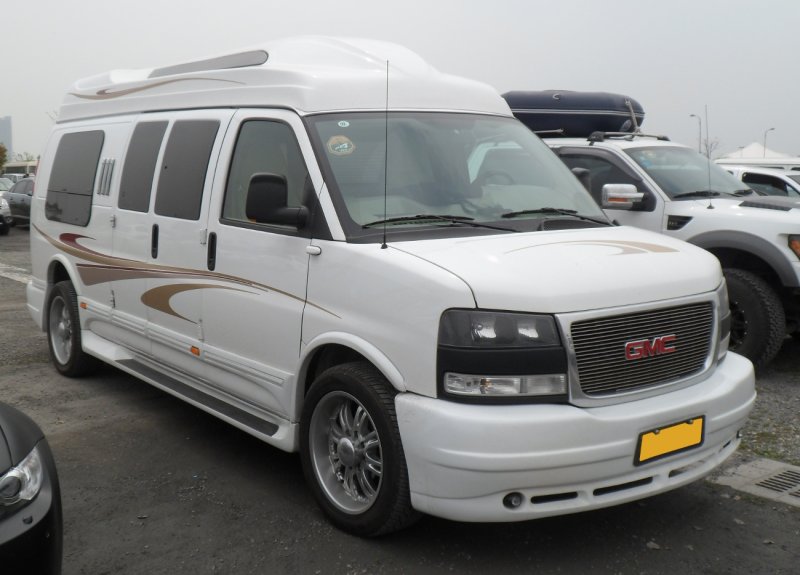 Американский микроавтобус GMC Savana