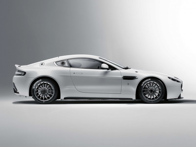 Aston Martin Vantage gt4