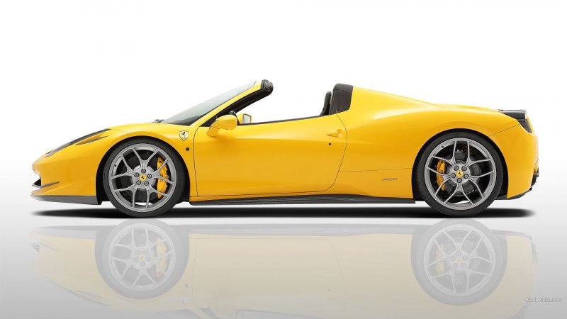 Ferrari 458 вид сбоку