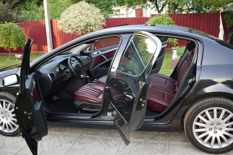 Peugeot 407 Coupe салон