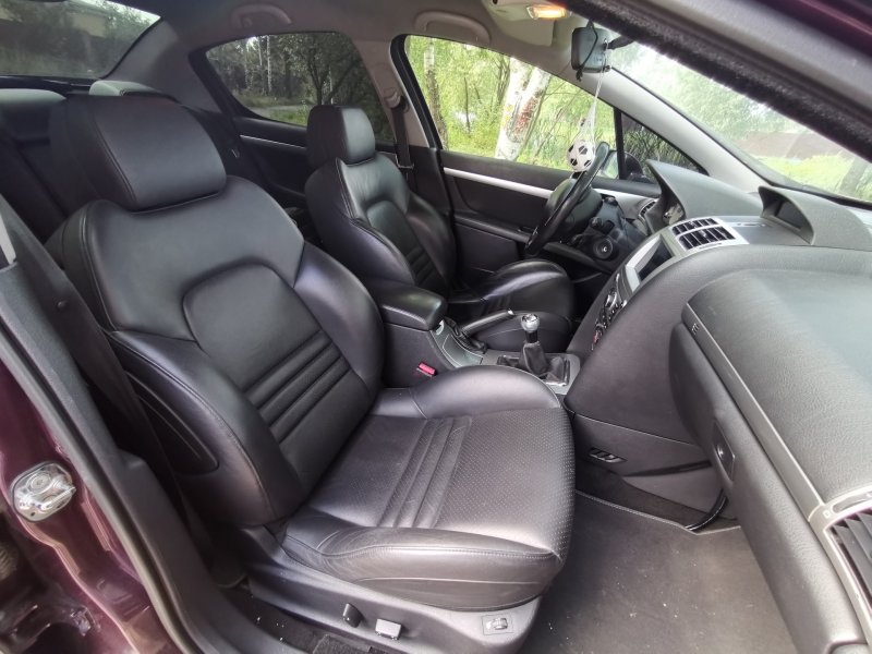 Peugeot 407 седан салон