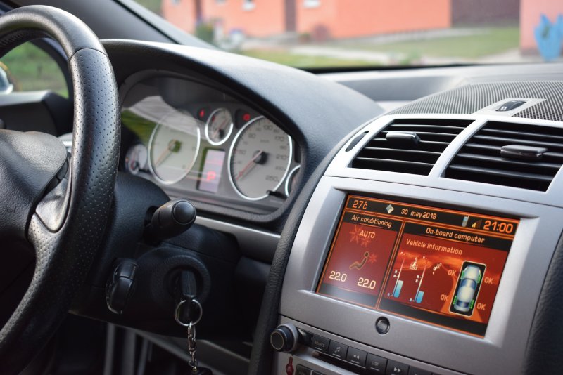 Peugeot 407 Coupe салон