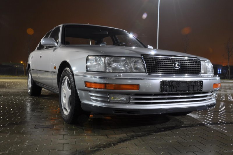 Lexus лс 400