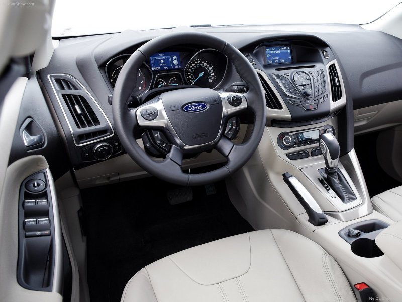 Ford Focus 2012 седан салон