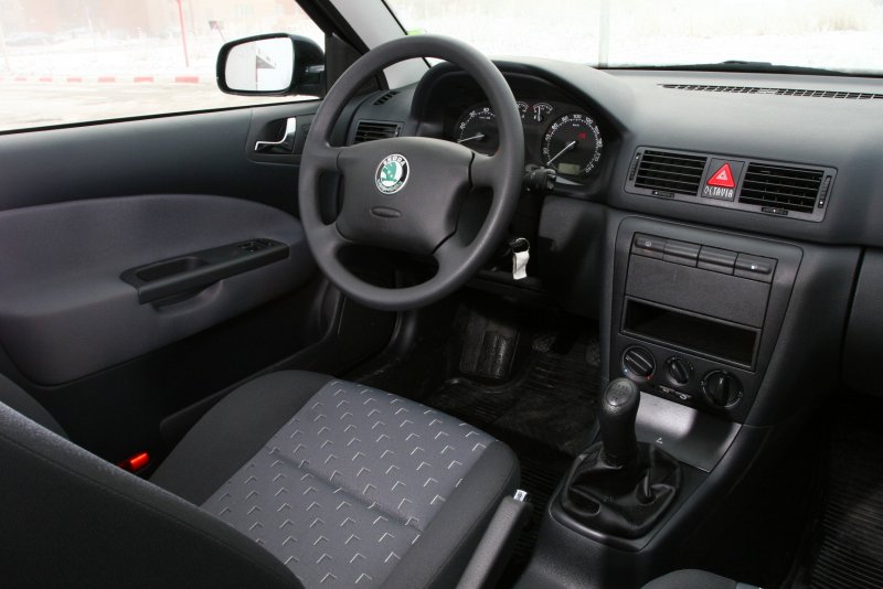 Skoda Octavia a4 Tour 1.6 салон