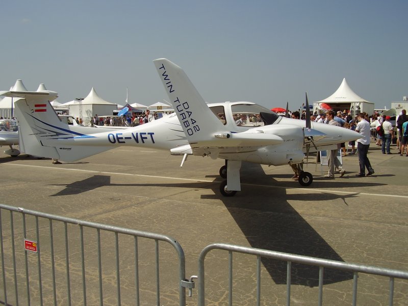Самолет р2006т