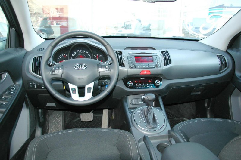 Kia Sportage, 2012 год салон