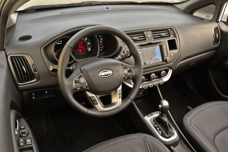 Kia Rio Hatchback 2012 салон