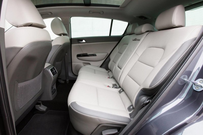 Kia Sportage 2012 салон сзади