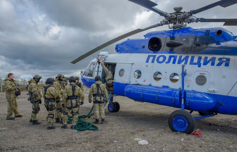 Вертолёт ОМОН