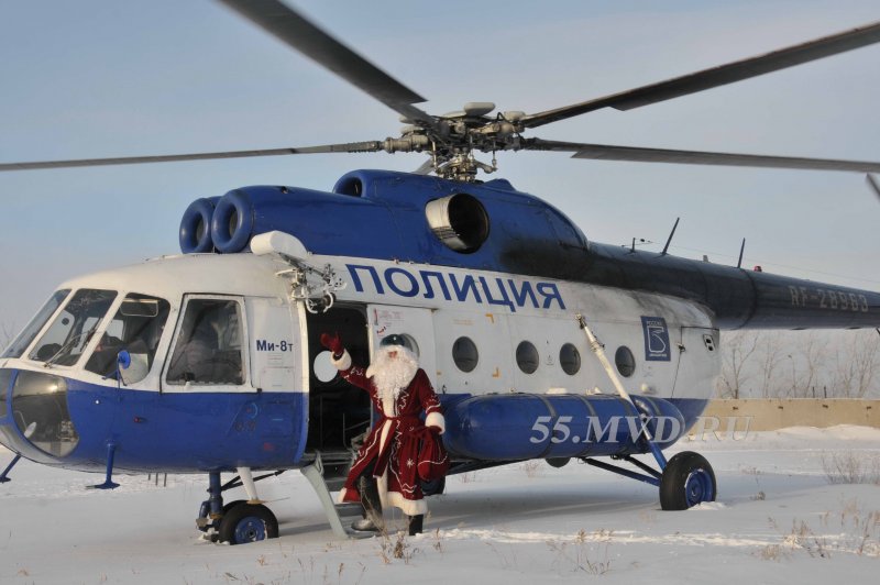Дед Мороз на вертолете ми-8