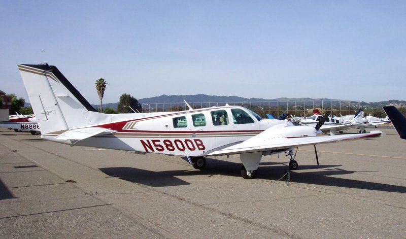 Легкий многоцелевой самолет do-28d Skyservant.