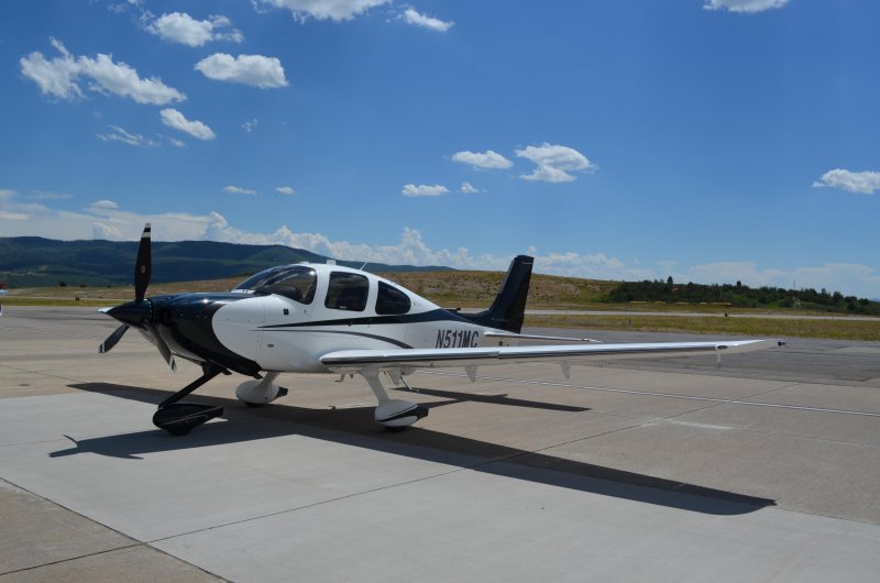 Cirrus sr22 на лыжах