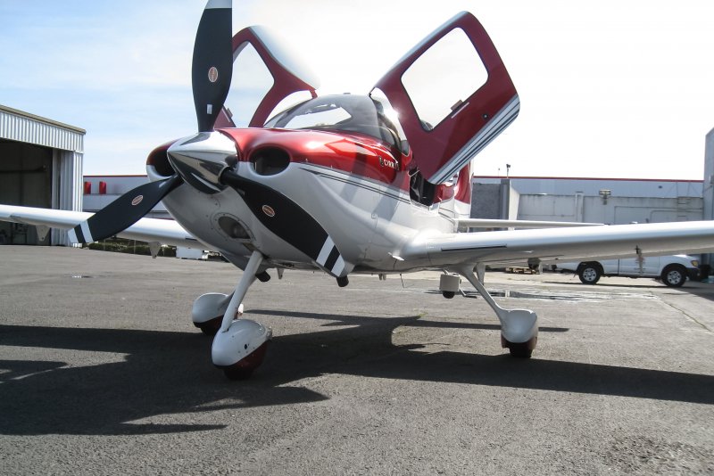 Cirrus aircraft sr22