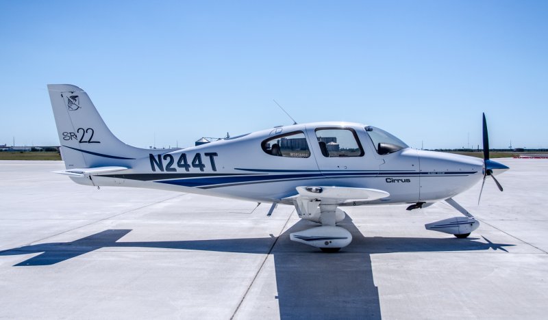 Cirrus aircraft sr22