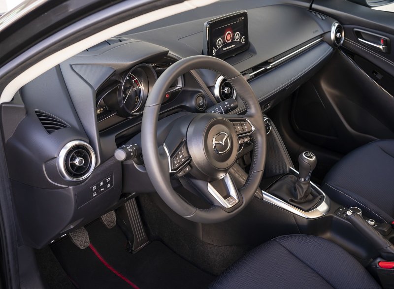 Mazda 2 2020 салон
