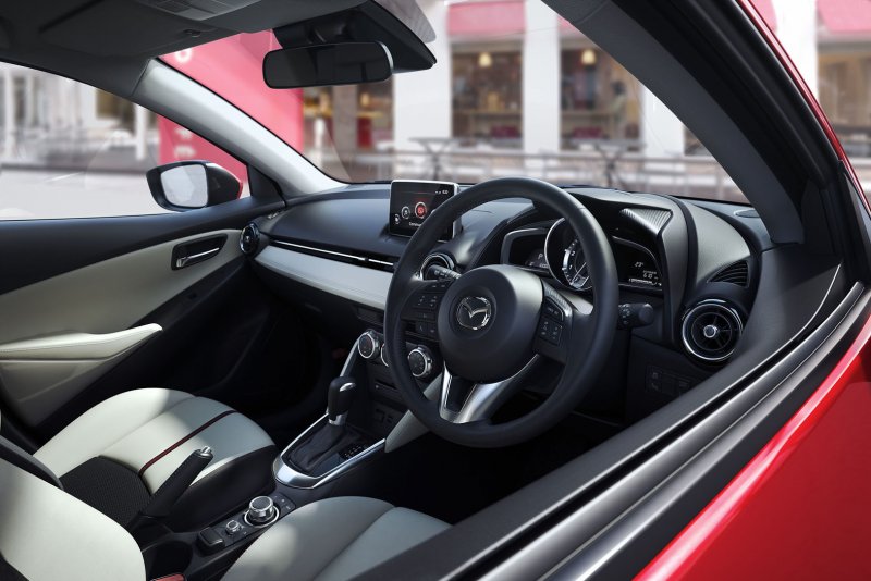 Mazda Demio 2016 салон