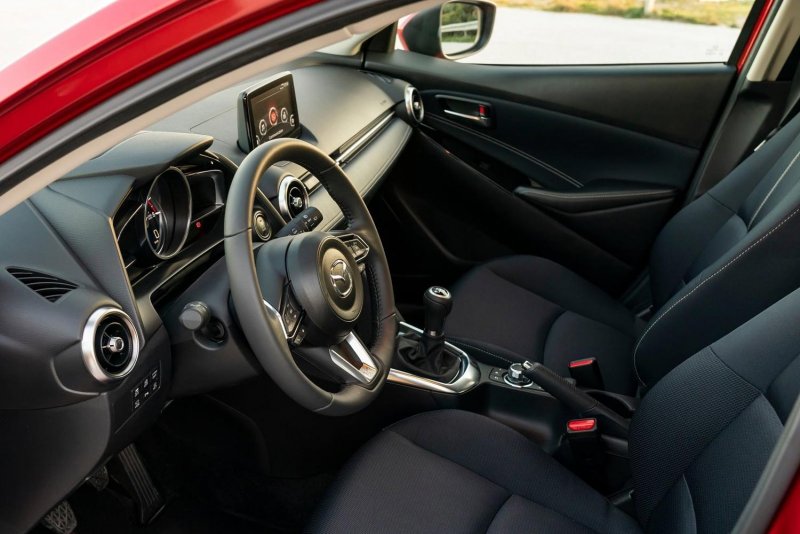 Mazda 2 2020 салон