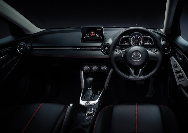 Mazda 2 2020 салон