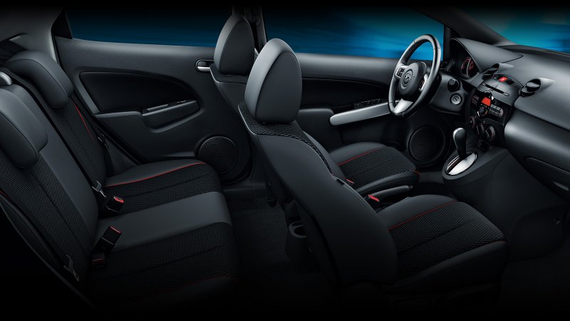 Mazda 2 салон