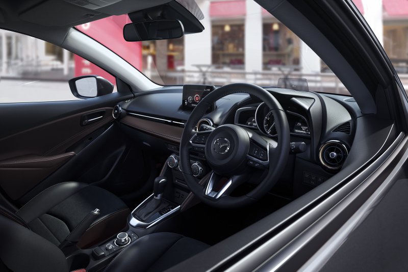 Mazda 2 2017 салон