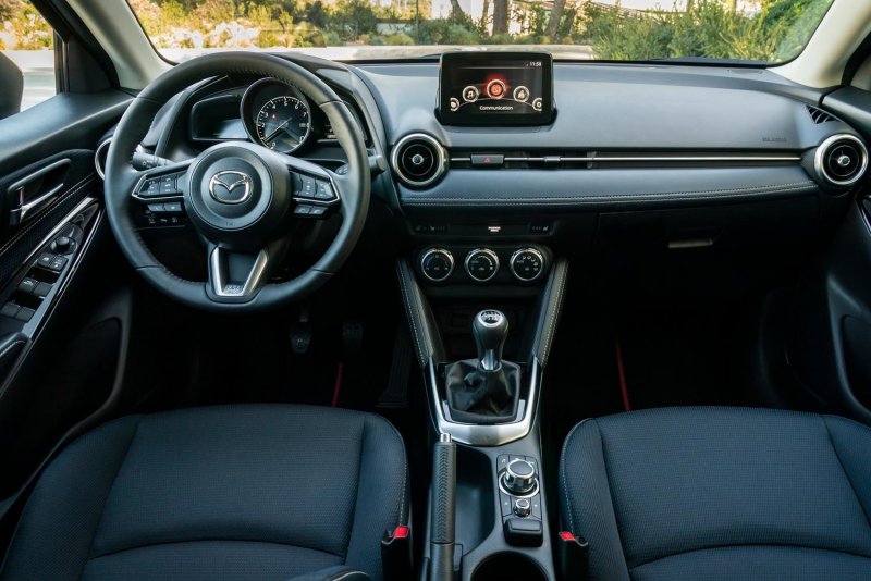 Mazda 2 2020 салон