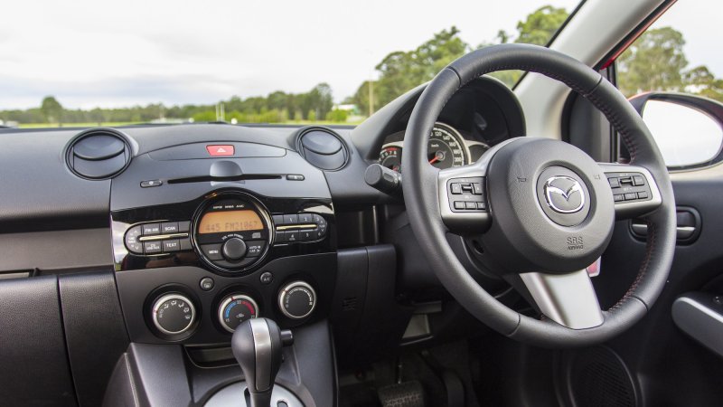 Mazda 2 2008 салон