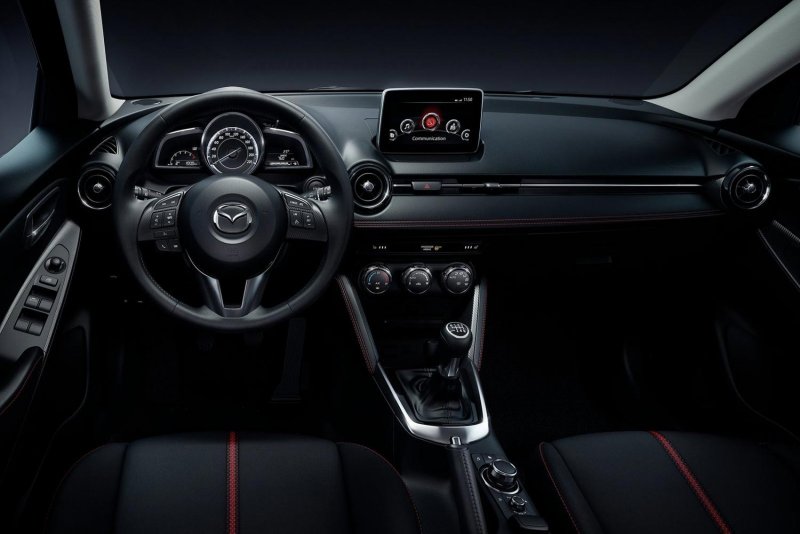 Mazda 2 2018 салон