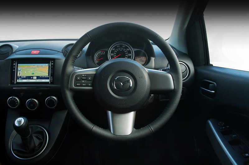 Mazda 2 2013 ESP