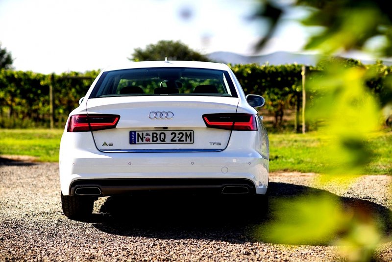 Audi a6 2015 зад