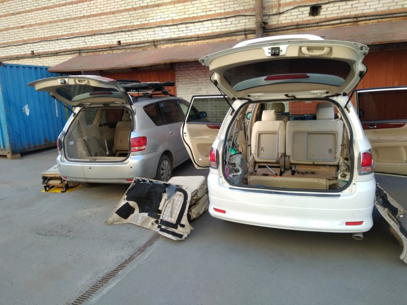Toyota ipsum 2004 багажник