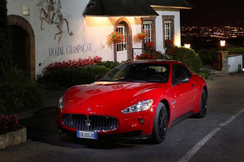 Maserati Gran Turismo s красный