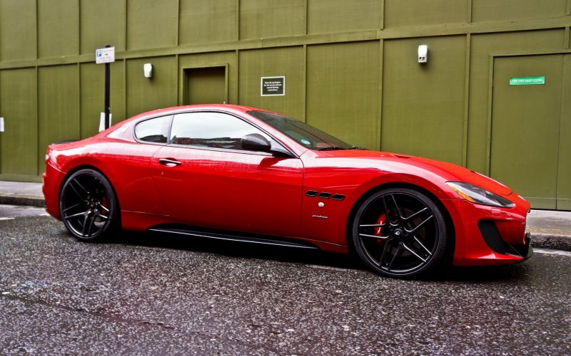 Maserati Gran Turismo красная