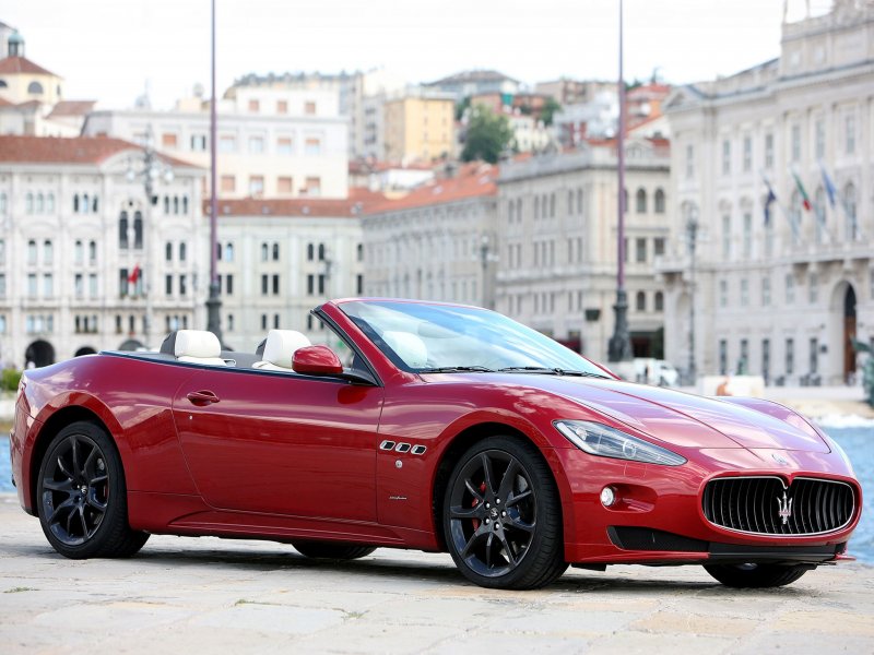 Maserati GRANCABRIO красный