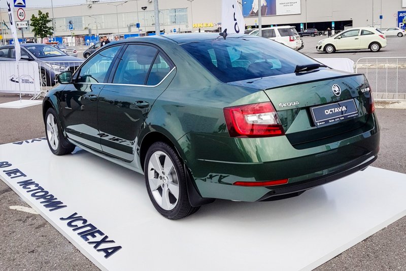 Škoda Octavia зеленая