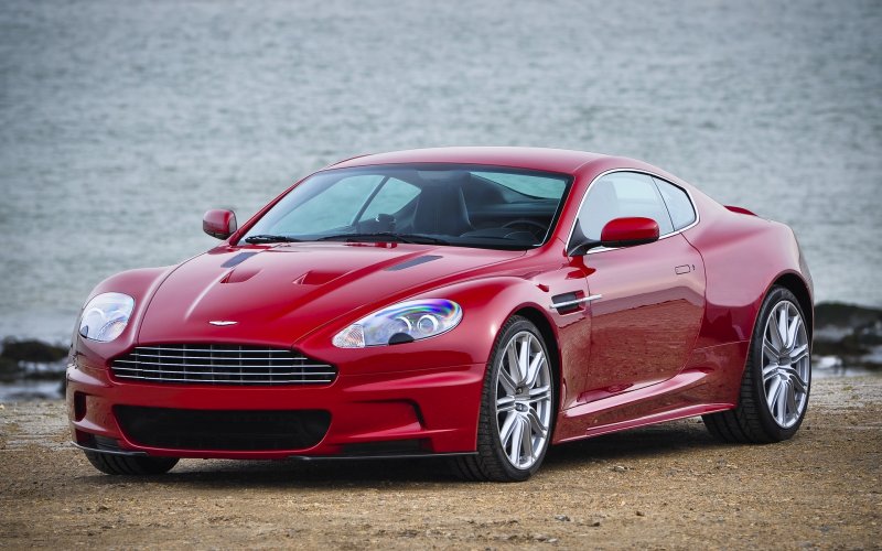 Aston Martin DBS v12 красный