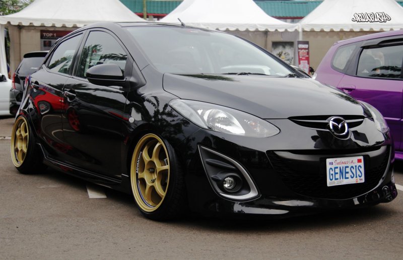 Mazda Demio 2 stance