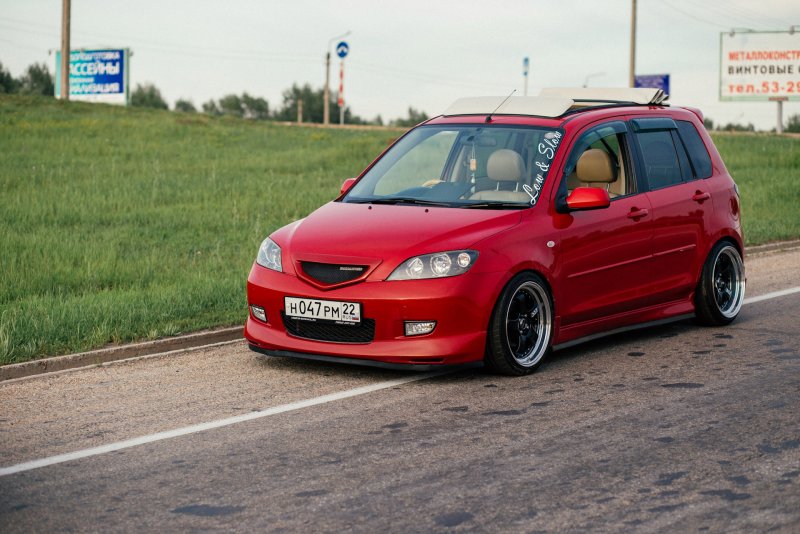 Mazda Demio 2003 стэнс
