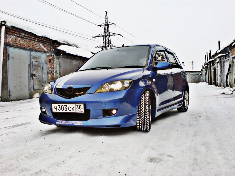 Mazda Demio синяя