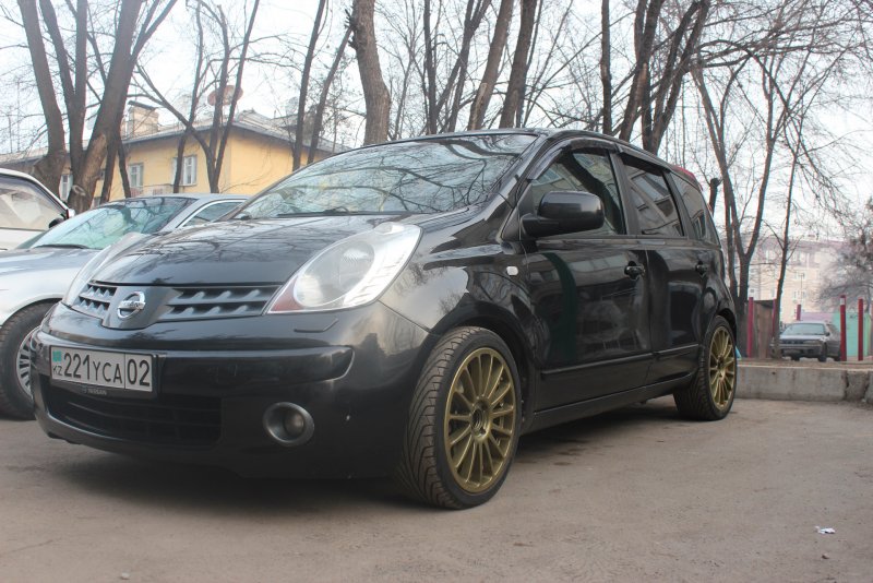 Nissan Note e11 r17