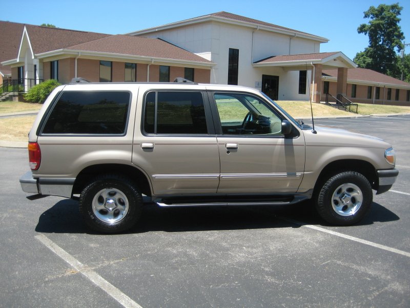Ford Explorer 2