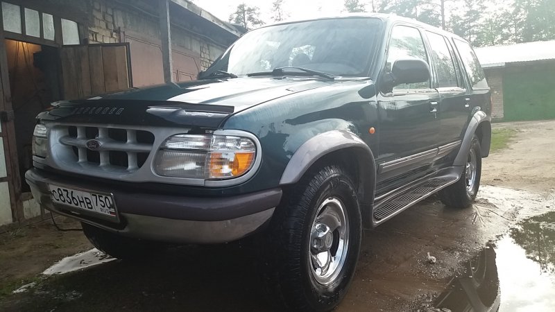 Ford Explorer 1995 красный