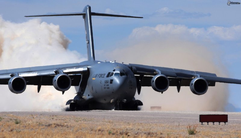 Грузовой самолет c-17 Globemaster III