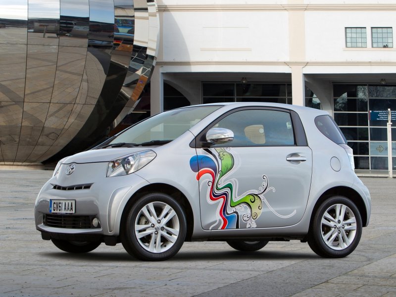 Toyota IQ. 4,3